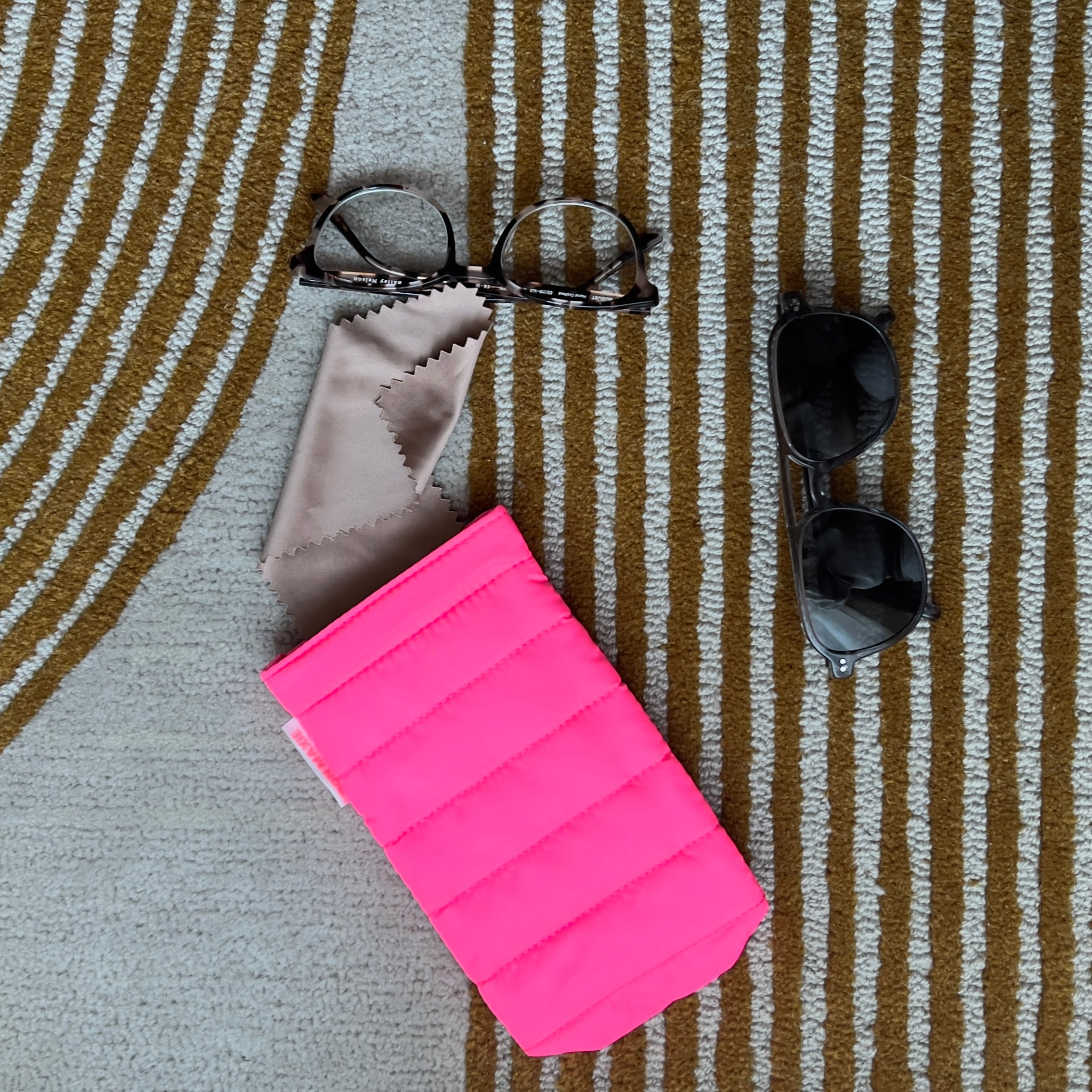 Double Easy-Squeezy Glasses Case with built-in lens cloth -- Neon Pink