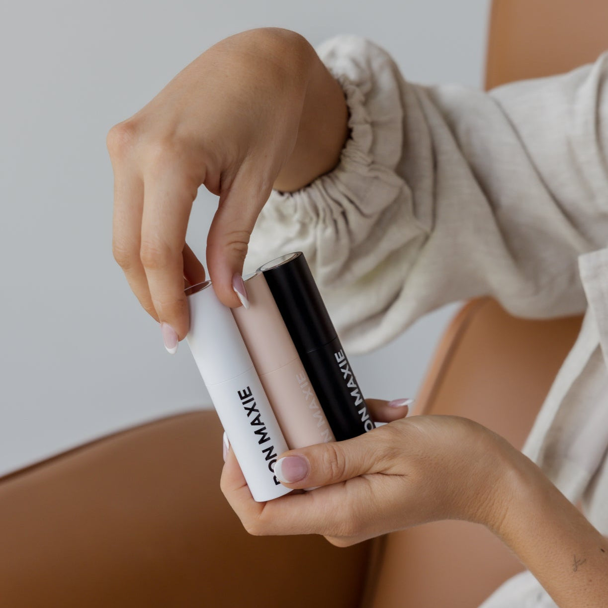 Refillable Perfume Atomiser up to 120 sprays -- Black