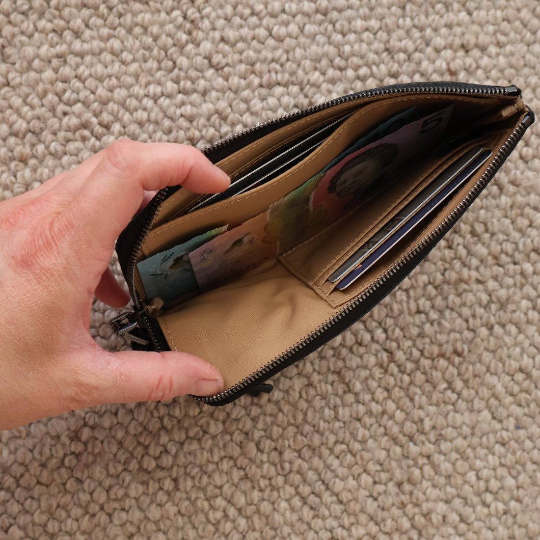 Slimline Leather Wallet in pebbled leather - Black