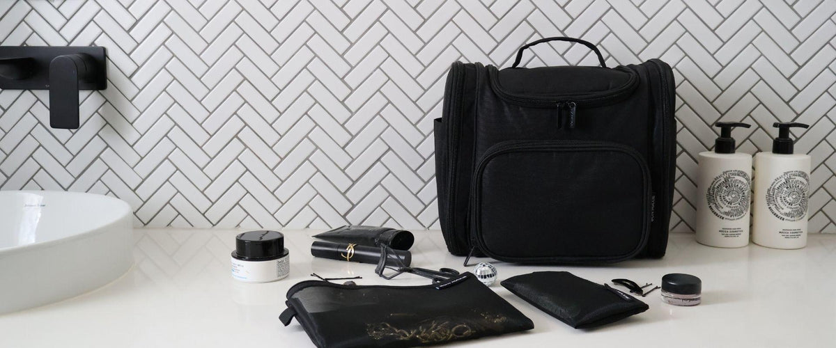 LARGE HANGING TOILETRY BAG ON BENCH